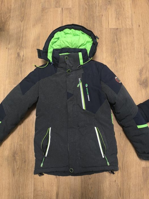 Куртки зимние на мальчика 140см