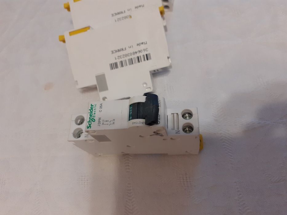 Sigurante electrice automate Schneider