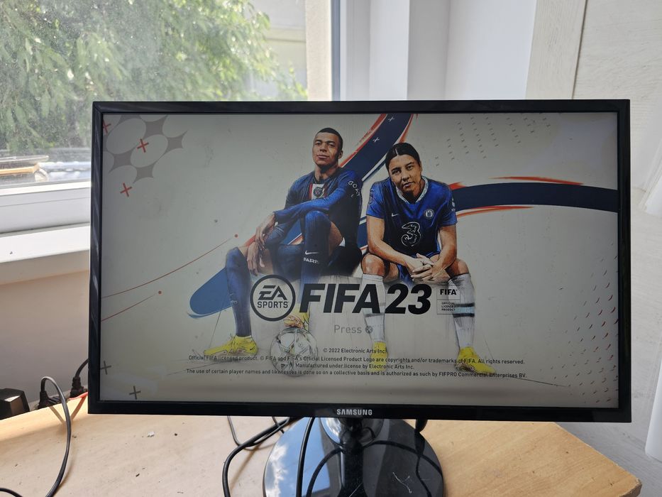 PlayStation  4 cu  2 manete si joc FIFA