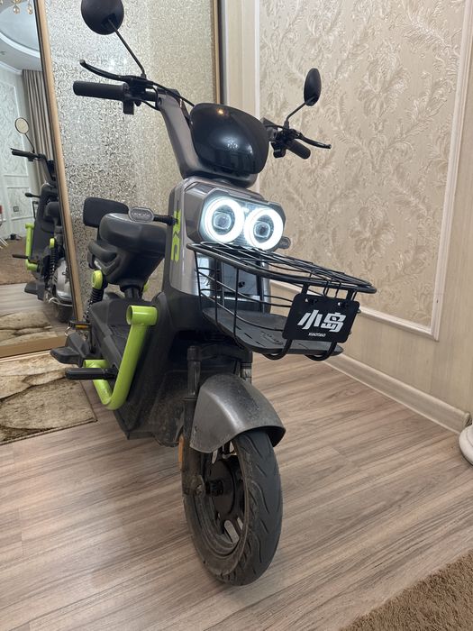 Электробайк черно/зеленого цвета