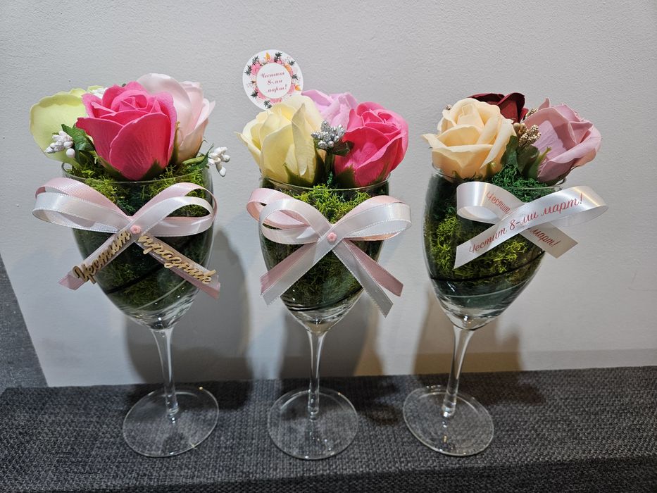 Рози със скандинавски мъх за всеки повод