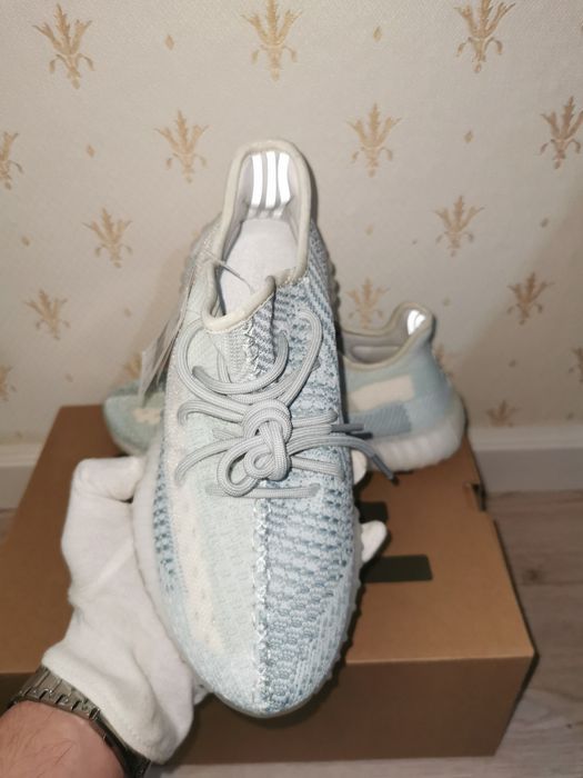 Yeezy 350 Boost Cloud White