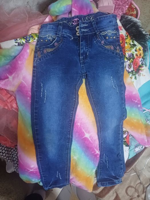 Вещи для девочки ,джинцы,жилетки