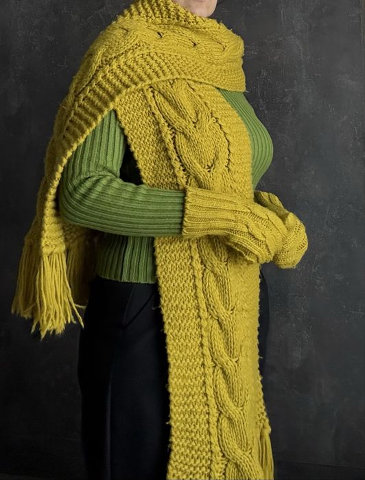 Шарф и перчатки вязаные, горчичного цвета