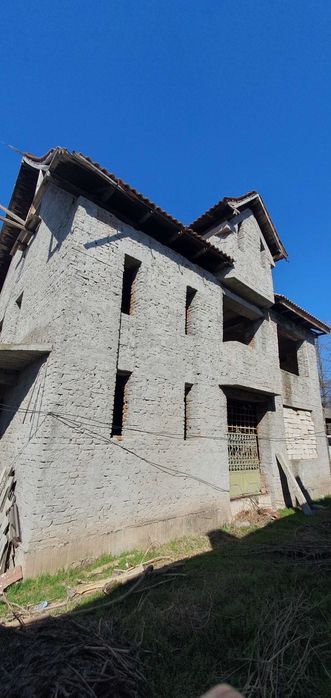 Constructie (la rosu)