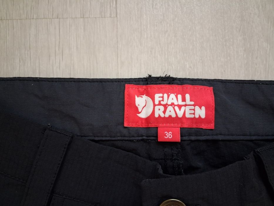 Vând Doua perechi Pantalonii FIJALLRAVEN  Mărimea 36 subțiri de Vara