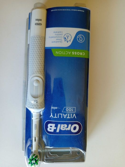 Електрическа четка за зъби Oral B 100 D White Cross Action