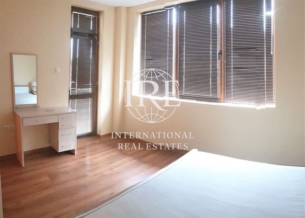 Двуетажна къща с басейн! Три спални! Простор! Живописна природа! Част