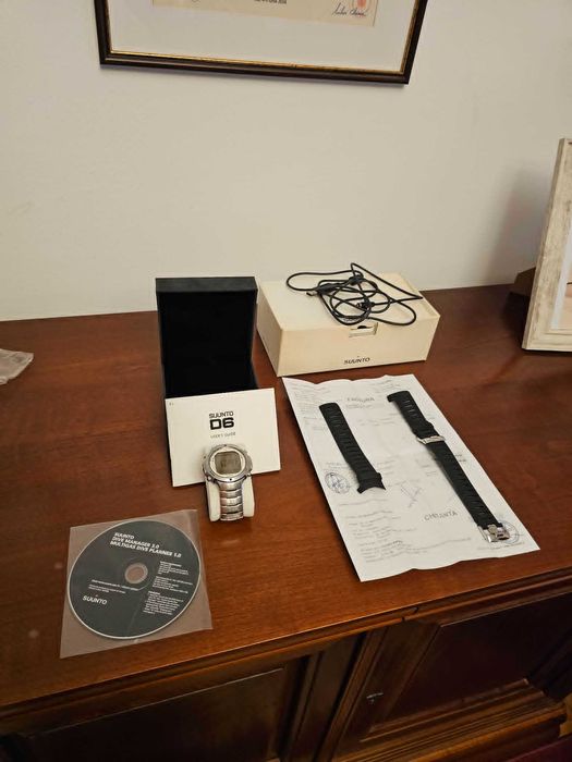 Ceas computer de scufundări Suunto D6 – set complet, cutie, acte, cablu, curea rezervă