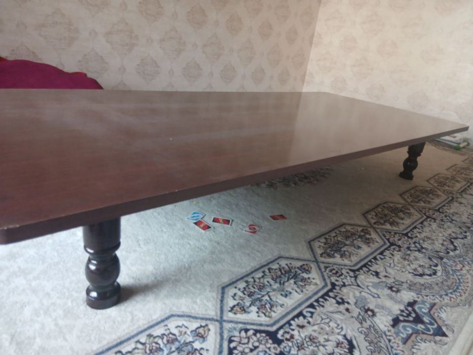 Продается стол для гостиной
