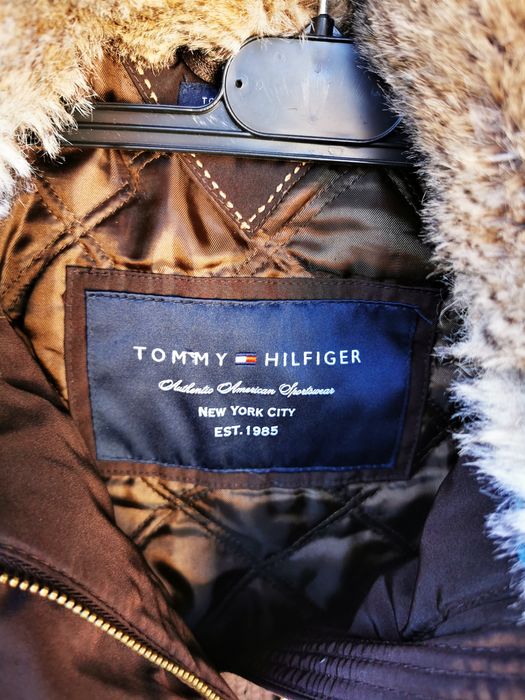 Vand geaca Tommy Hilfinger dama stare foarte buna