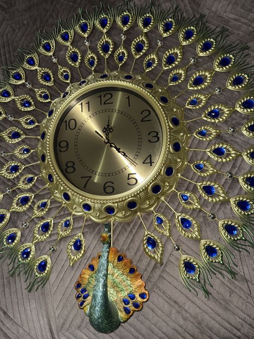 Продам часы-павлин