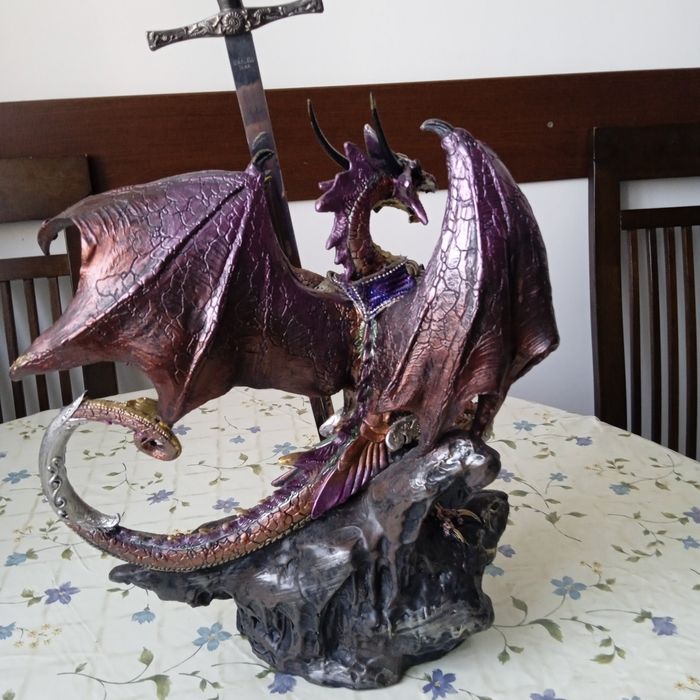 Статуэтка дракона