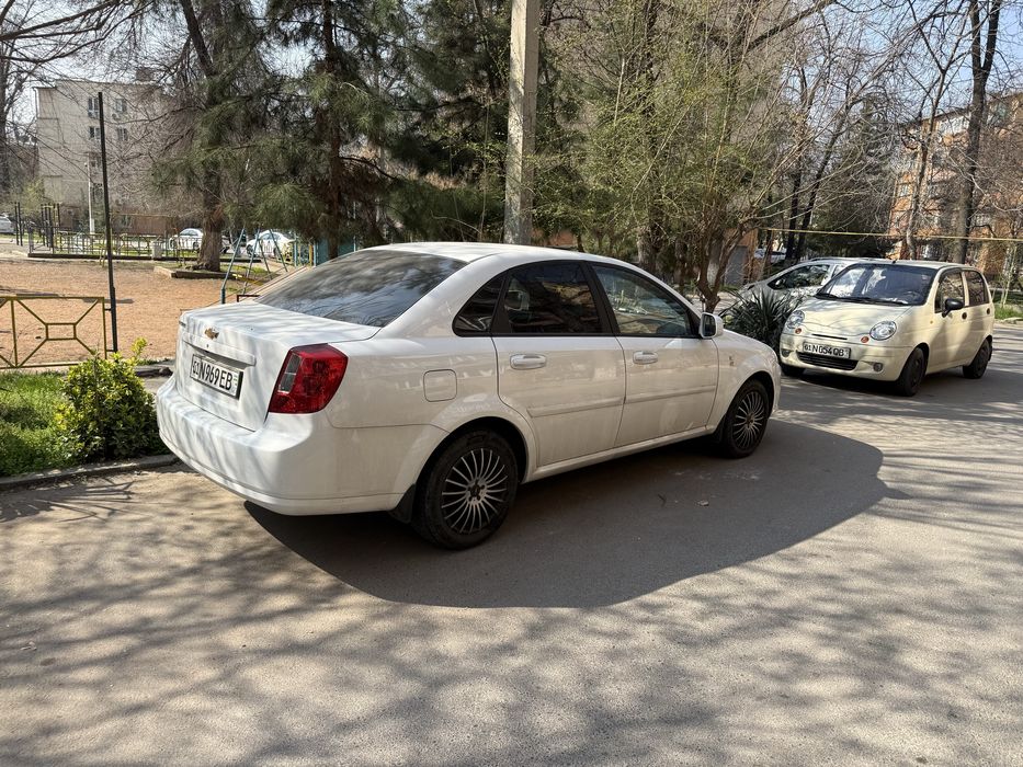 Продаётся ласетти 2022 года 19000 пробег чистая краска 100 %