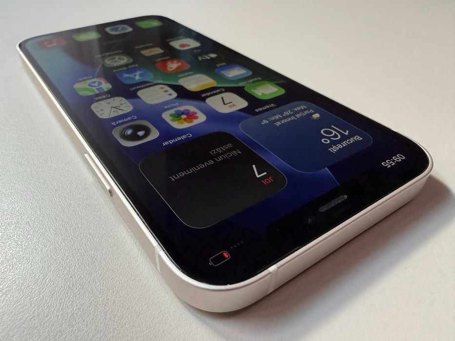  Apple / iPhone 12 64 Gb / White
