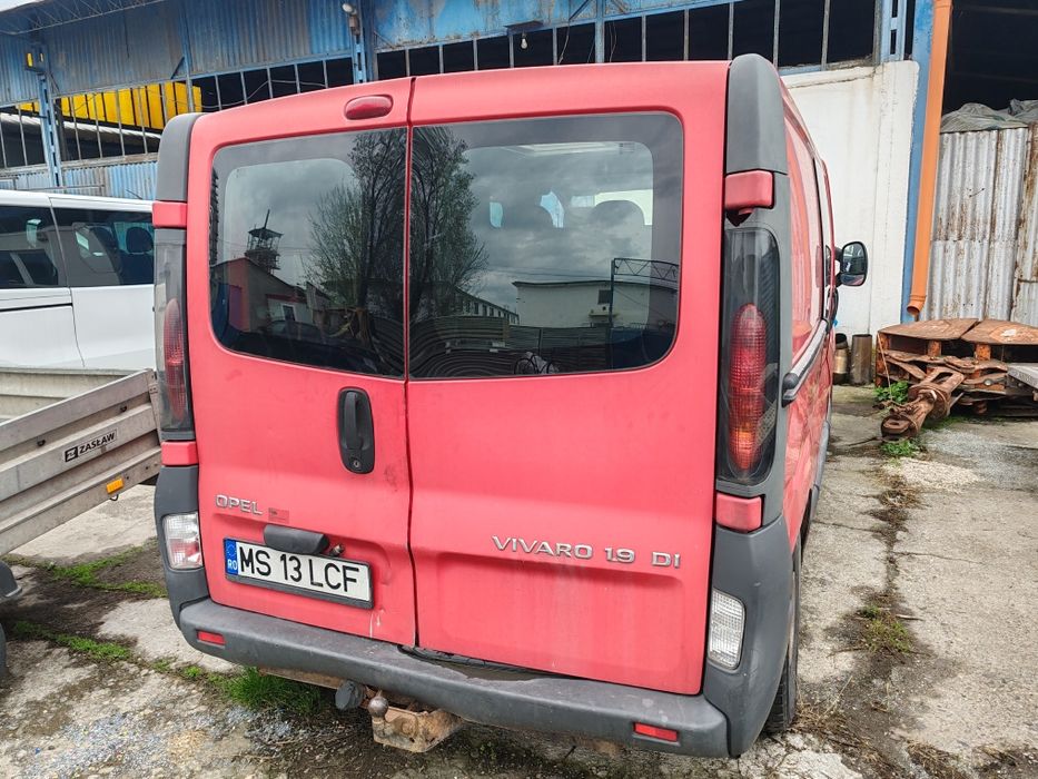 Vând Opel vivaro 1,9