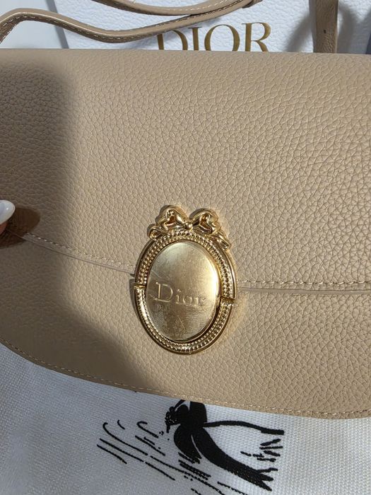 Налична чанта Dior Médaillon Beige