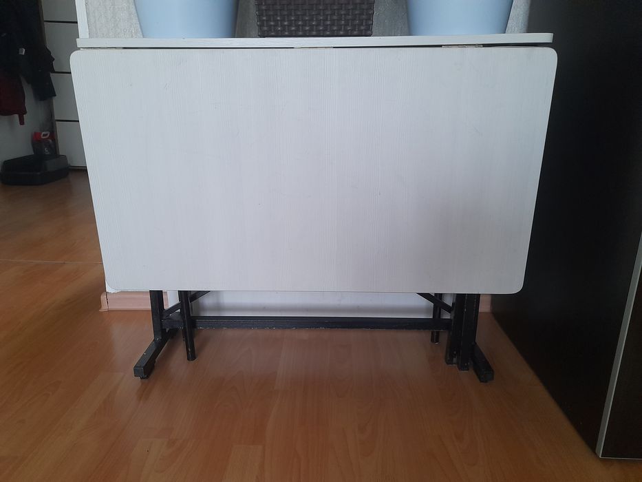 Продам два стола