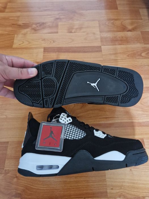 Adidași Jordan Retro patru