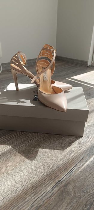 Елегантни сандали Aillis