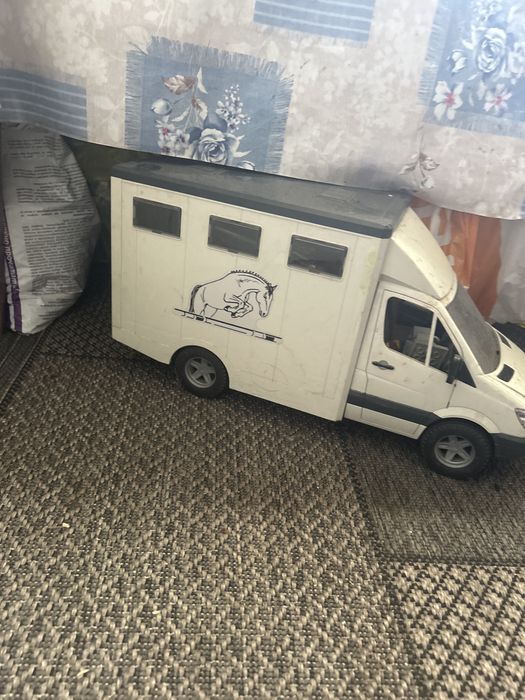 Автомобиль мерседес игрушка