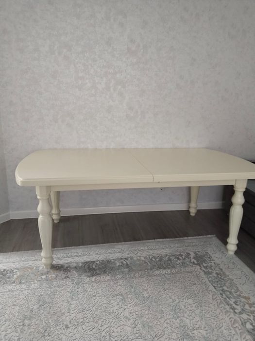 Продам стол светлый