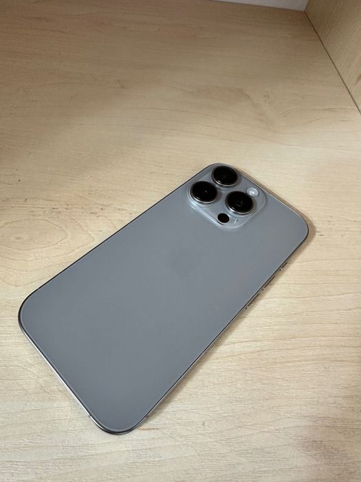 iPhone 16 pro Titanium