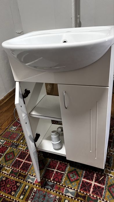 Продам раковину с тумбочкой