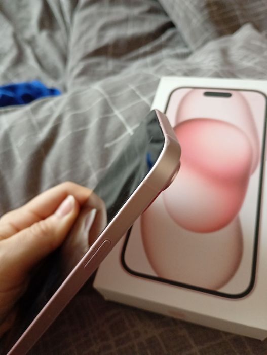iPhone 15 розов.