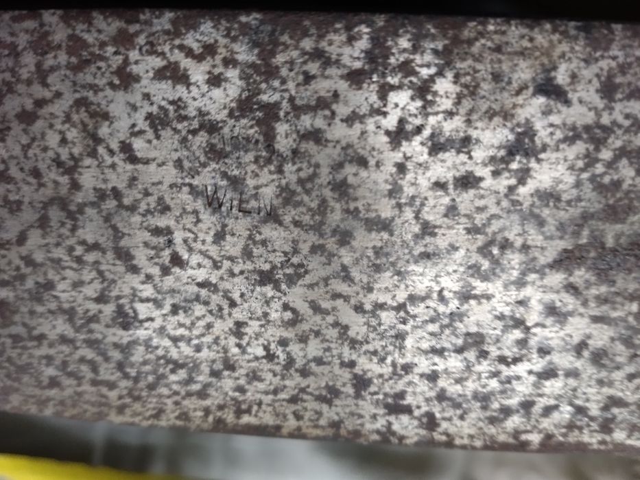 Продавам нож голям