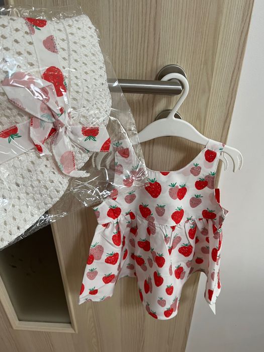 Set nou fetita cu pălărie și body din Reiat, mărimea 9-12l, 80