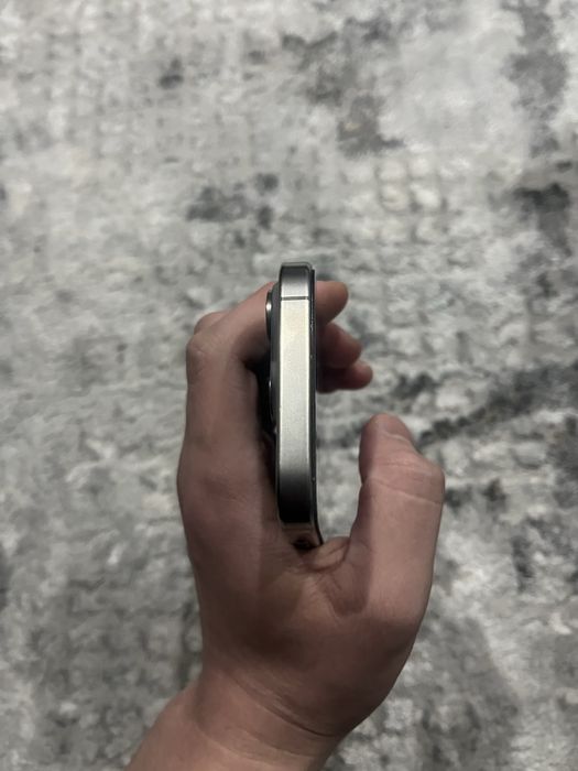 iPhone 15 Pro Natural Titanium