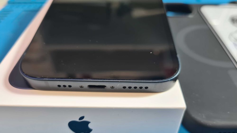 iPhone 13 перфектен 128GB памет 85% батерия с кутия без драскотина