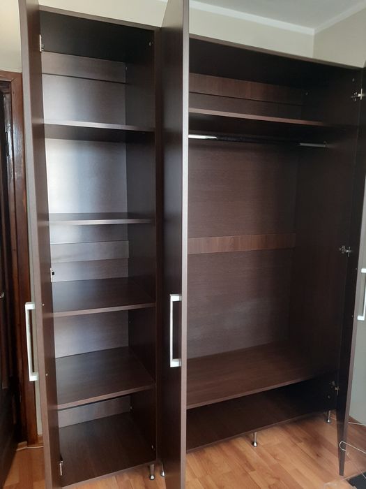 Negociabil, Se vinde dulap uzat foarte puțin ,l=1,70m,H2,04 include picioarele