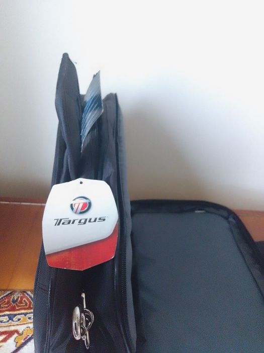 Geanta Targus pentru laptop multiple compartimente
