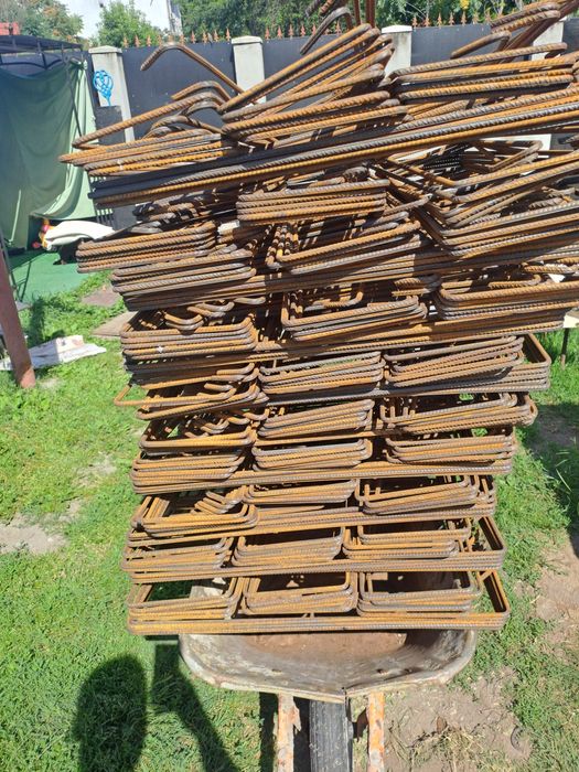 Producem si comercializam toata gama de ETRIERI din fier beton pentru