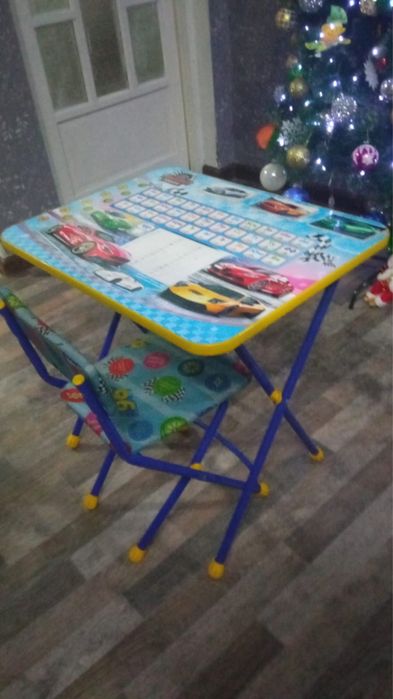Детский стол со стулом