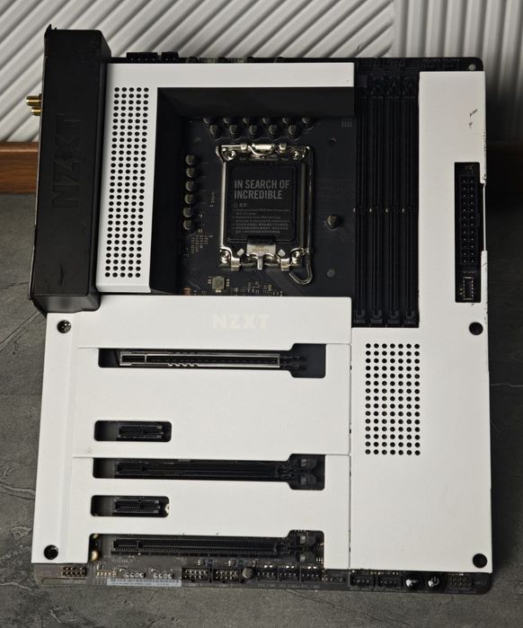NZXT Z790 в отличном состоянии