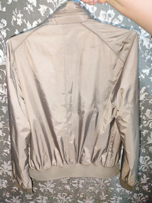 Продам ветровку 46-48