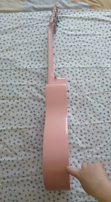 Укустическая гитара