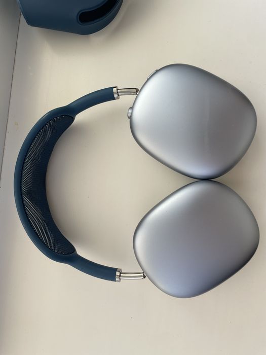 Airpods max 1.
