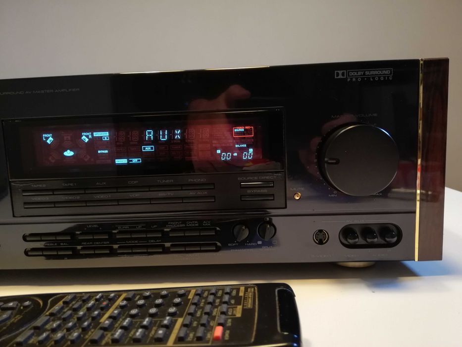 Amplificator QUADRAL model LOGIC FIVE cu telecomanda - Impecabil/Korea