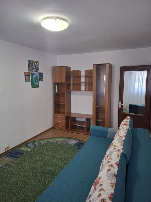 Apartament de închiriat , semidecomandat cu 3 camere