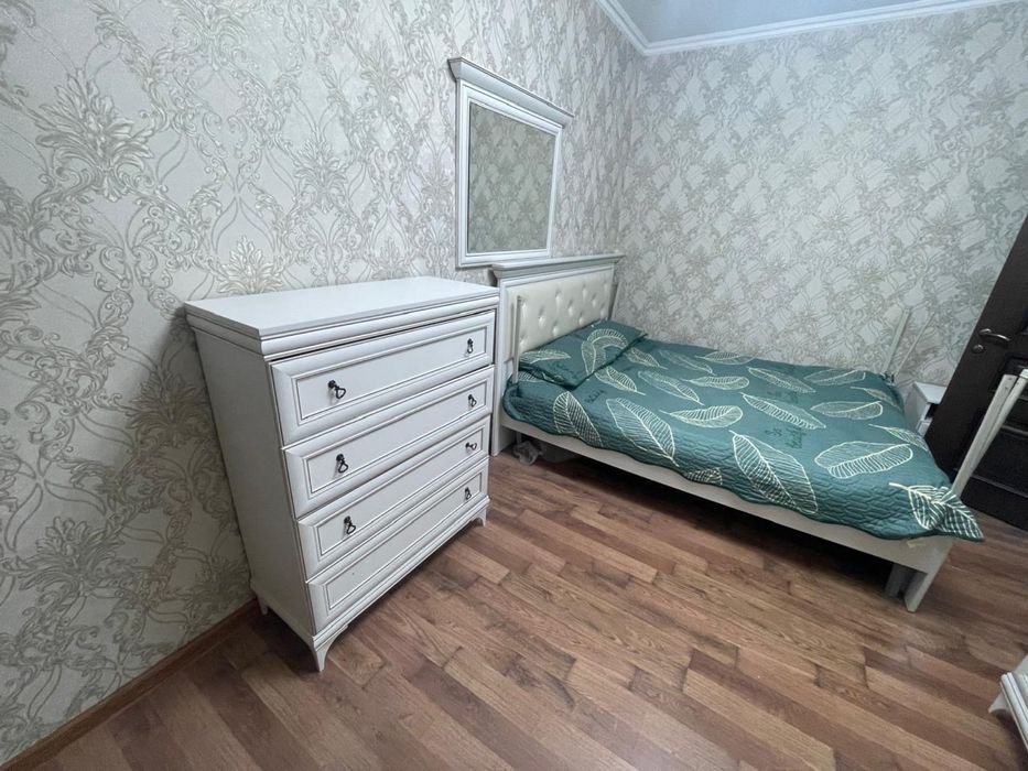 Спальный гарнитур с матрасом продается.