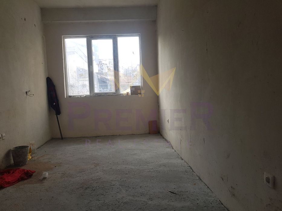 Продава се Двустаен апартамент в Варна, Цветен квартал - 45 кв.м за 1256 €/кв.м - Снимка #1