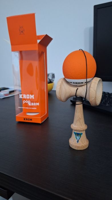 Kendama Krom Pop Rubber Orange