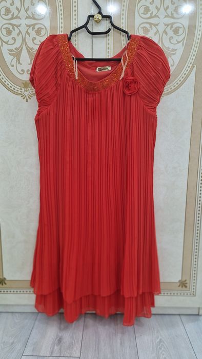 Срочно продам платья.