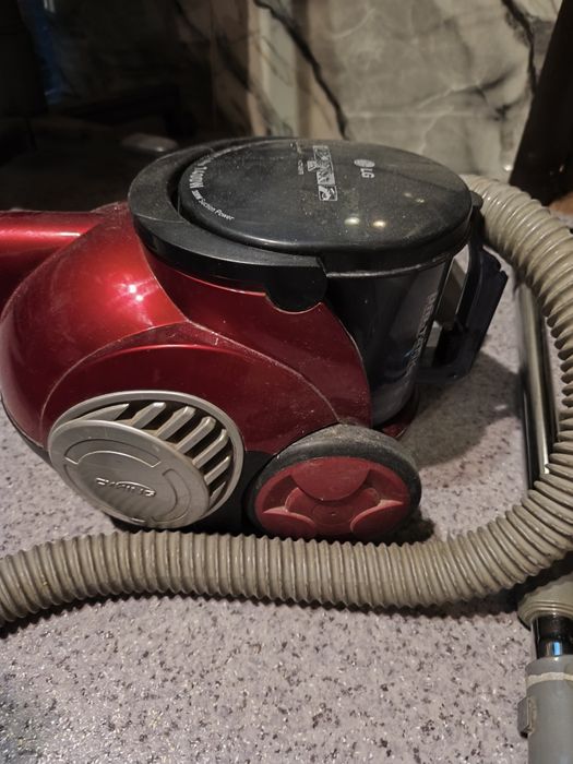 Пылесос LG продам.