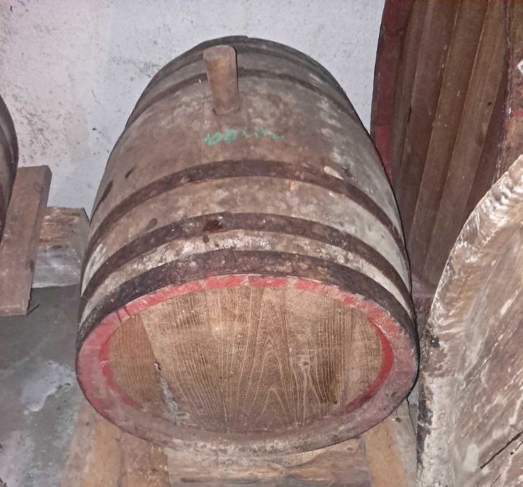 Vând butoaie stejar folosite, nu miros, nu curg, foarte bune