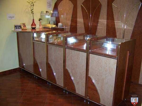 Mobilier comercial,pentru bijuterie,Amanet,Mercerie,Farmacie etc.